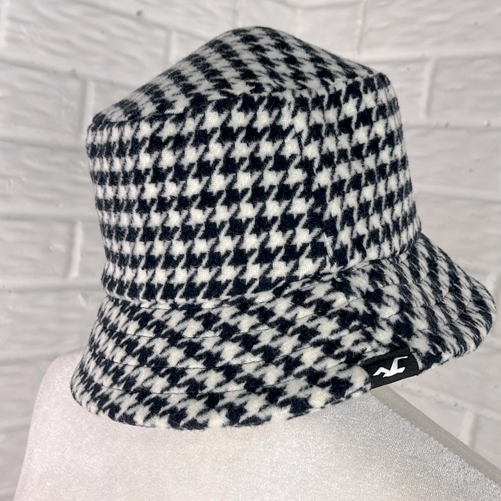 HOLLISTER BUCKET HAT FLEECE HOUNDSTOOTH PRINT BLACK WHITE ONE SIZE